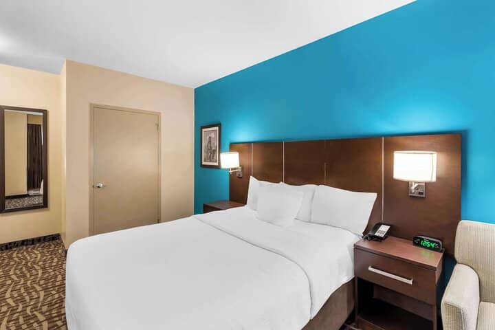 Room 17 of 39