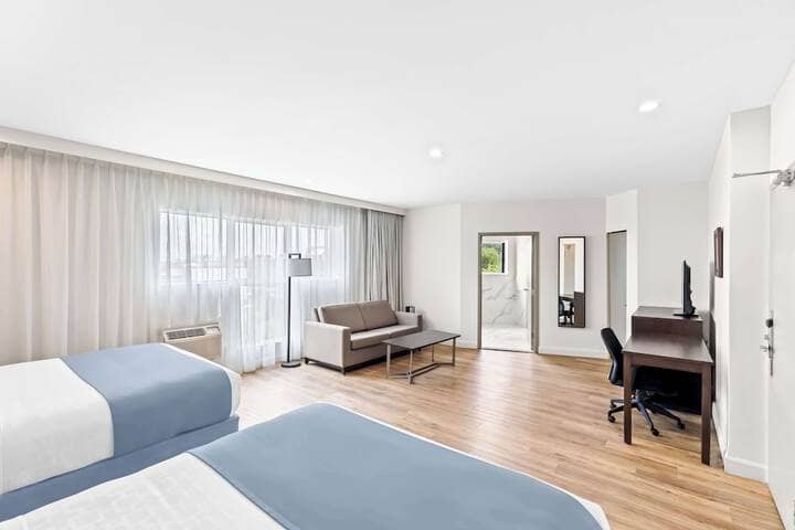 Room 14 of 34