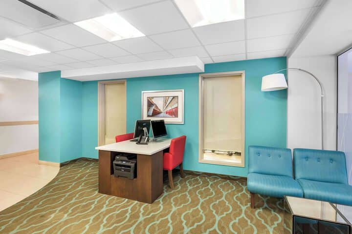 Business Center 37 of 39