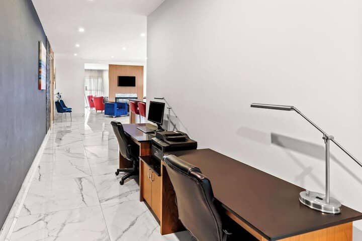 Business Center 33 of 34